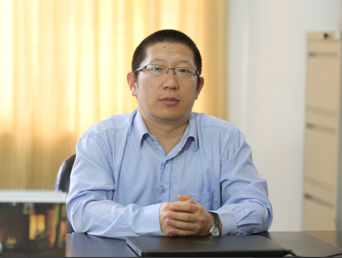 比亞迪股份有限公司 副總裁 何龍 比亞迪股份有限公司 副總裁 何龍