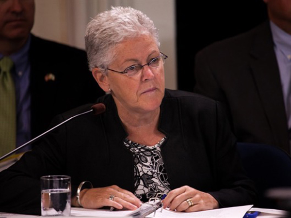 堅定推動燃油經經濟性中期評估的前環保署長吉娜女士 堅定推動燃油經經濟性中期評估的前環保署長吉娜女士