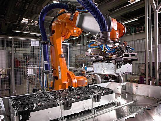 寶馬研發(fā)固態(tài)電池技術(shù) 或于2026年量產(chǎn) 寶馬研發(fā)固態(tài)電池技術(shù) 或于2026年量產(chǎn)