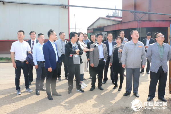 調(diào)研團(tuán)參觀彩客電池材料年產(chǎn)1.5萬(wàn)噸磷酸鐵項(xiàng)目建設(shè)現(xiàn)場(chǎng) 調(diào)研團(tuán)參觀彩客電池材料年產(chǎn)1.5萬(wàn)噸磷酸鐵項(xiàng)目建設(shè)現(xiàn)場(chǎng)
