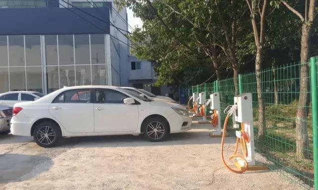 特來電在鄭州西三環五龍口的充電站 特來電在鄭州西三環五龍口的充電站