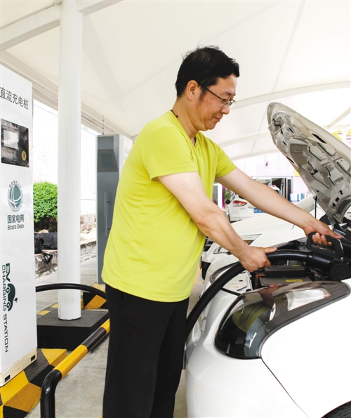 新能源汽車引關注 電樁電池商業模式一個都不能少 新能源汽車引關注 電樁電池商業模式一個都不能少