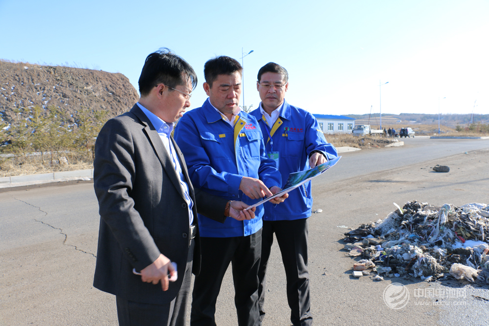 電池百人會秘書長于清教調研鴻圖隔膜,聽取該公司董事長張漢鴻介紹二期建設 電池百人會秘書長于清教調研鴻圖隔膜,聽取該公司董事長張漢鴻介紹二期建設