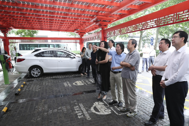馬凱在北京深入新能源汽車充換電設施、充電服務平臺、分時租賃等單位調研 馬凱在北京深入新能源汽車充換電設施、充電服務平臺、分時租賃等單位調研