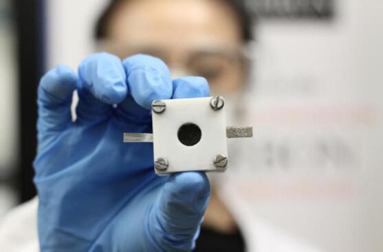 悉尼大學開發鋅空氣電池 儲電量是手機鋰離子電池五倍 悉尼大學開發鋅空氣電池 儲電量是手機鋰離子電池五倍