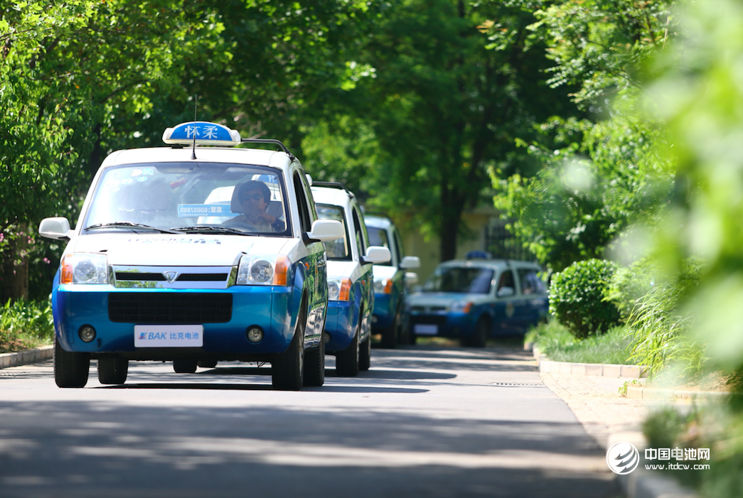 電動(dòng)汽車的一大步 專家研究“邊行駛邊充電”技術(shù)