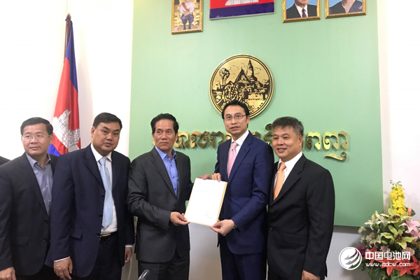 比亞迪與金邊市政府簽署云軌合作協(xié)議