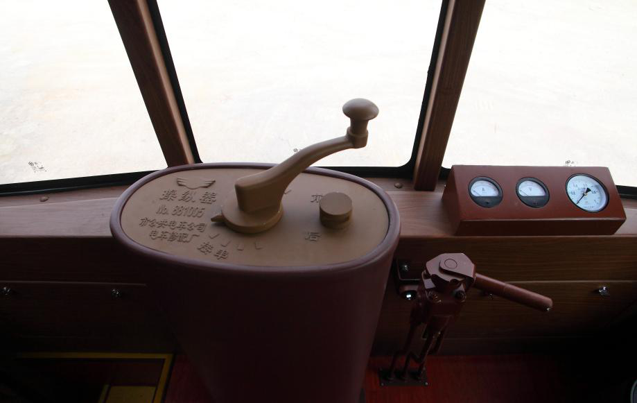 鐺鐺車(chē)尾部仿古操作舵