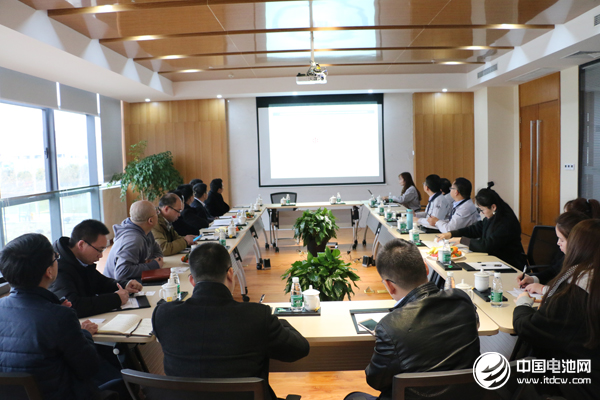 中國鋰電新能源產(chǎn)業(yè)鏈調(diào)研團(tuán)一行與力信能源相關(guān)領(lǐng)導(dǎo)交流、座談