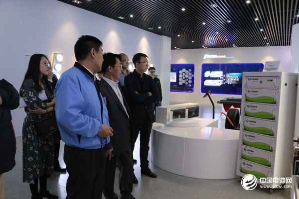 中國鋰電新能源產(chǎn)業(yè)鏈調(diào)研團(tuán)一行參觀力神電池