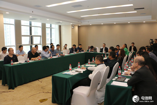 中關村新型電池技術創新聯盟、電池百人會“約局”系列活動第五站(新鄉站) 攝影/巒水 中關村新型電池技術創新聯盟、電池百人會“約局”系列活動第五站(新鄉站) 攝影/巒水