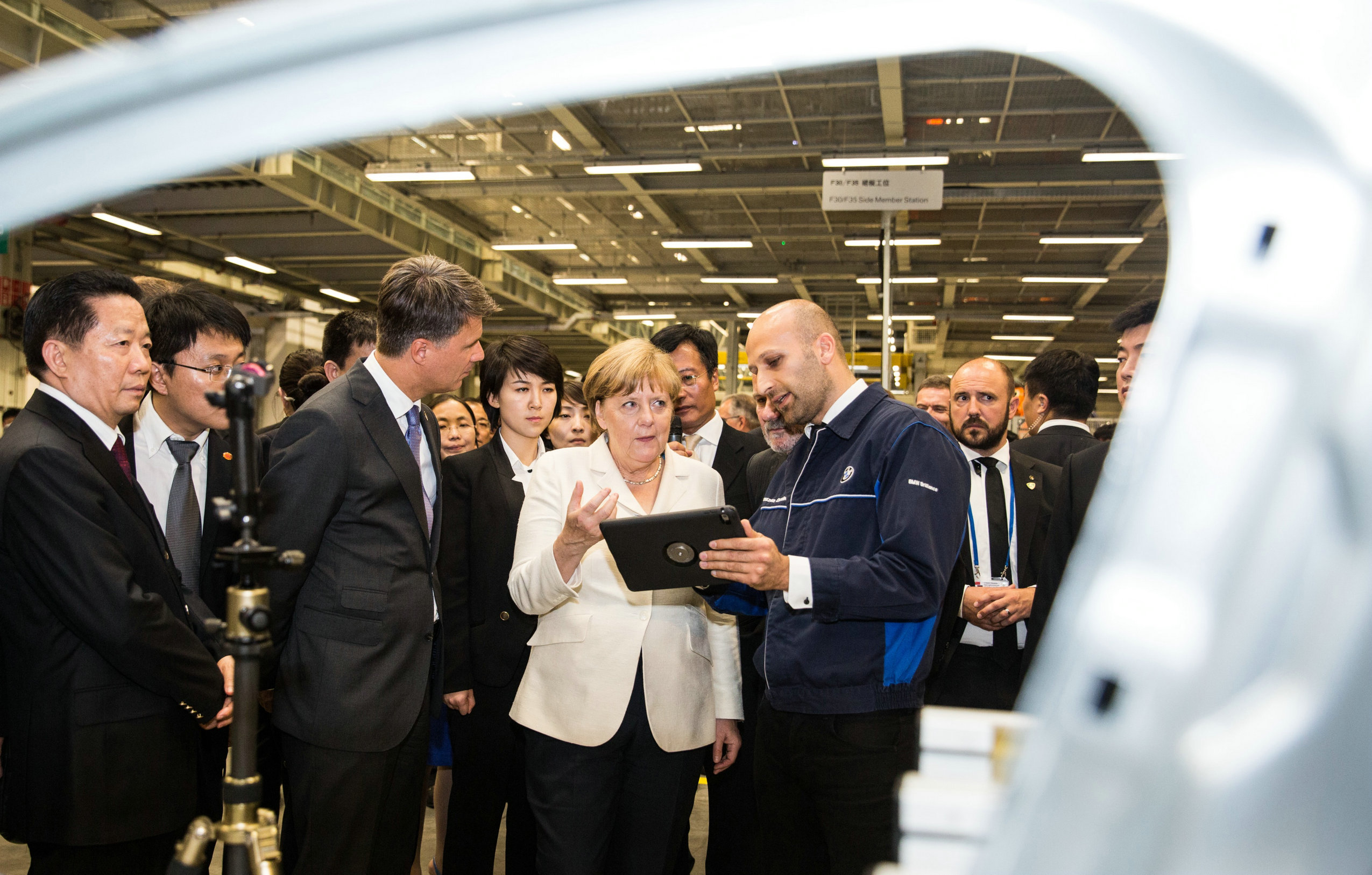 德國總理默克爾參觀華晨寶馬鐵西工廠 德國總理默克爾參觀華晨寶馬鐵西工廠
