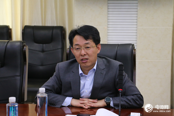 鋰電“達沃斯”論壇/電池百人會秘書長、電池網創始人董事長于清教 鋰電“達沃斯”論壇/電池百人會秘書長、電池網創始人董事長于清教