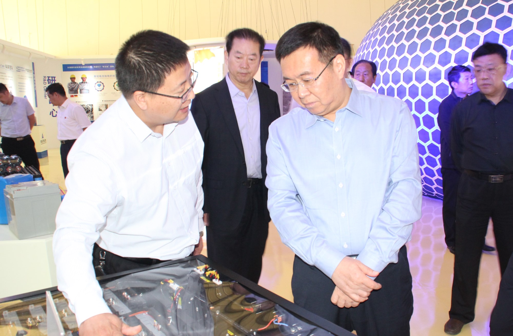 衡水市委常委、政法委書記鈕興輝到奧冠調(diào)研 給予產(chǎn)品研發(fā)高度肯定