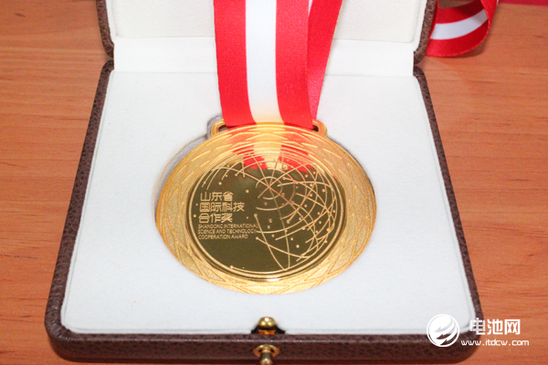 奧冠集團首席專家默茨榮獲“山東省國際科學技術合作獎”