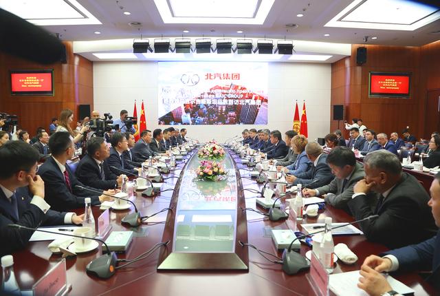 吉爾吉斯斯坦總統熱恩別科夫到訪北汽集團 吉爾吉斯斯坦總統熱恩別科夫到訪北汽集團