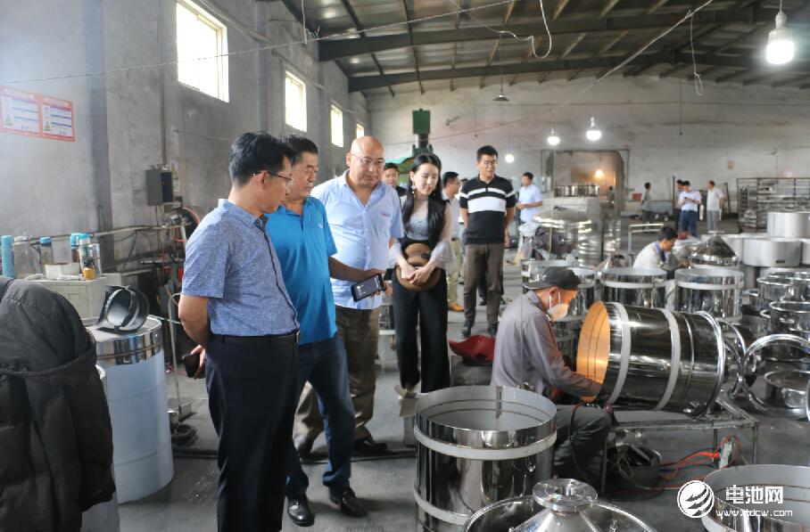 中國鋰電新能源產業鏈調研團一行參觀青島海鑫達