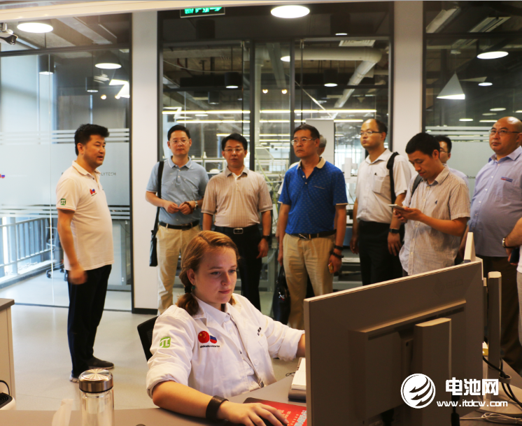 中國(guó)鋰電新能源產(chǎn)業(yè)鏈調(diào)研團(tuán)一行參觀長(zhǎng)興中俄研究院
