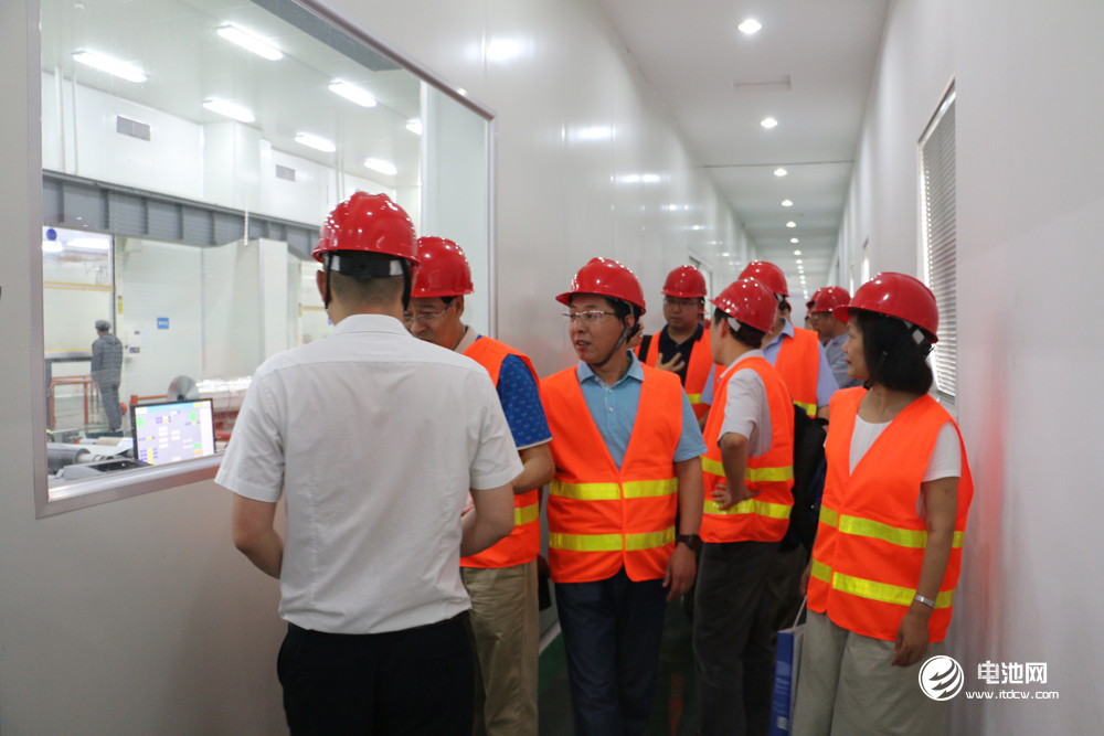 中國鋰電新能源產(chǎn)業(yè)鏈調研團一行參觀五星鋁業(yè)