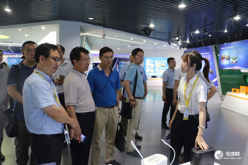 中國鋰電新能源產業鏈調研團一行參觀超威集團