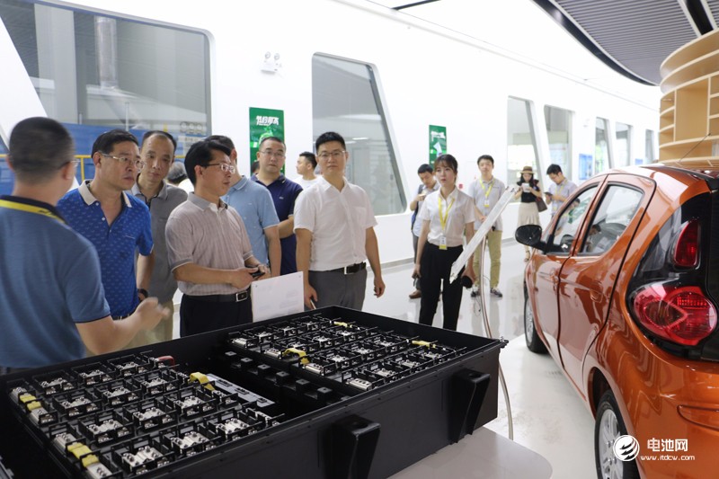 中國鋰電新能源產業鏈調研團一行參觀超威集團