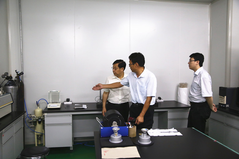 青島市發改委李希琨副主任一行到青島藍科途參觀調研 青島市發改委李希琨副主任一行到青島藍科途參觀調研