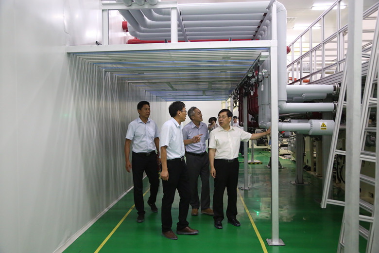 青島市發改委李希琨副主任一行到青島藍科途參觀調研 青島市發改委李希琨副主任一行到青島藍科途參觀調研