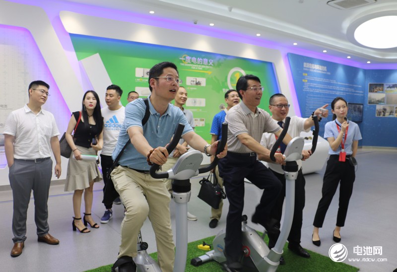 中國鋰電新能源產業鏈調研團一行參觀天能集團