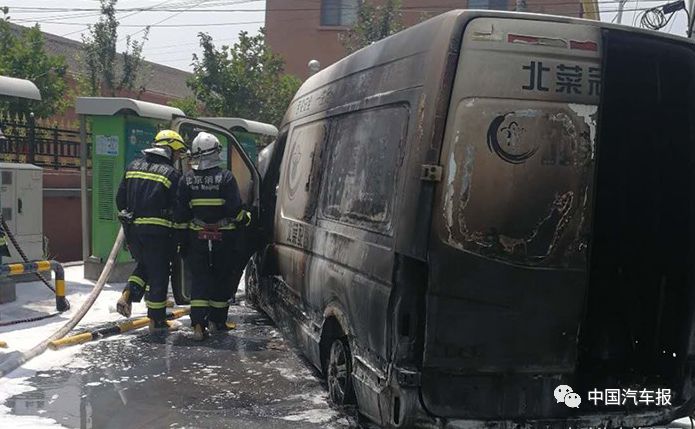 電動(dòng)汽車(chē)頻頻發(fā)“火” 三元鋰電池該不該背這鍋? 電動(dòng)汽車(chē)頻頻發(fā)“火” 三元鋰電池該不該背這鍋?