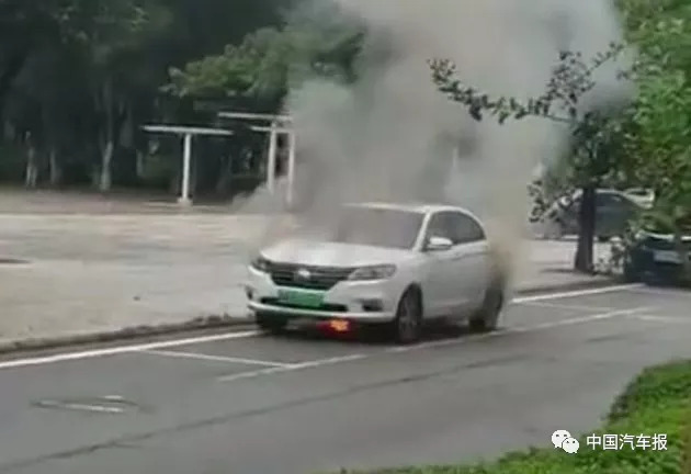 電動汽車頻頻發“火” 三元鋰電池該不該背這鍋？