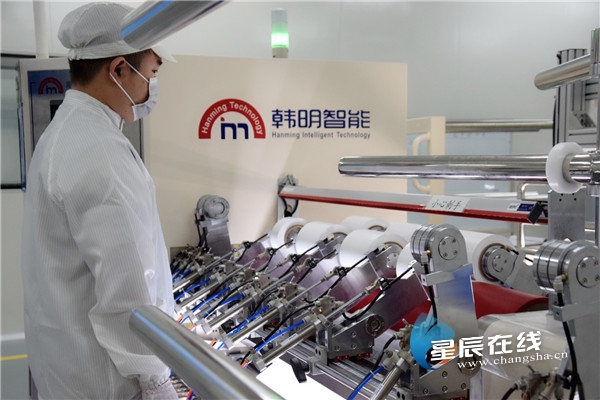 從入場到投產(chǎn)只花了8個月,創(chuàng)下了隔膜行業(yè)的投產(chǎn)速度奇跡。 從入場到投產(chǎn)只花了8個月,創(chuàng)下了隔膜行業(yè)的投產(chǎn)速度奇跡。