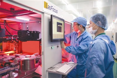 通威太陽能新一條智能無人生產(chǎn)線正在進(jìn)行最后調(diào)試