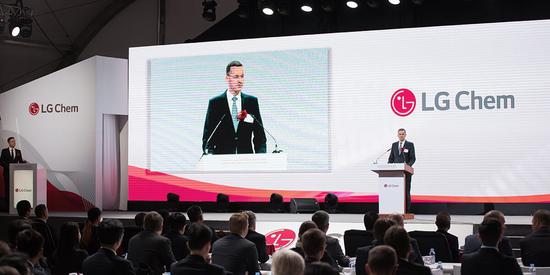 阻止大眾電池超級工廠建設 LG威脅將減電池供應量