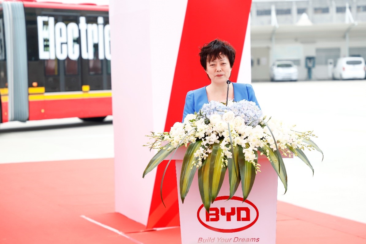 比亞迪集團高級副總裁李柯女士在儀式上講話