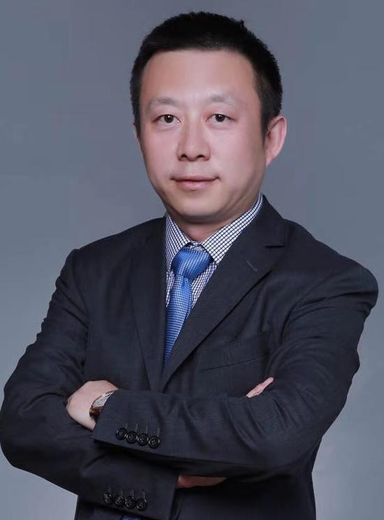 李黔，現任比亞迪股份有限公司董事會秘書及投資處總經理