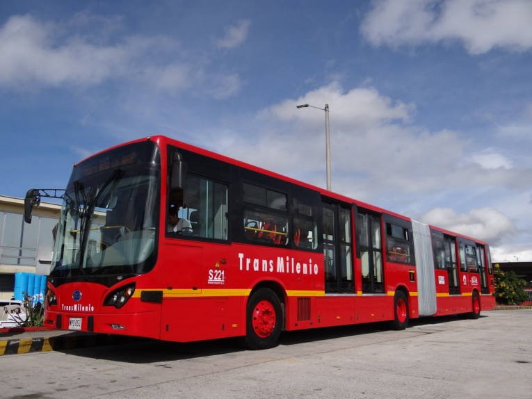 比亞迪18米鉸鏈?zhǔn)郊冸妱哟蟀? 比亞迪18米鉸鏈?zhǔn)郊冸妱哟蟀?