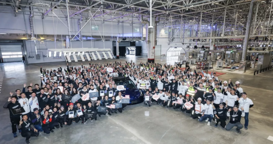 中國制造Model 3首批車輛正式交付 首批15輛均為內(nèi)部員工 中國制造Model 3首批車輛正式交付 首批15輛均為內(nèi)部員工