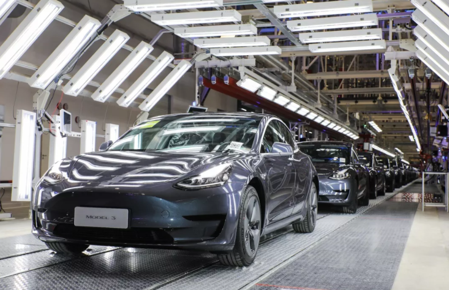 中國制造Model 3首批車輛正式交付 首批15輛均為內(nèi)部員工 中國制造Model 3首批車輛正式交付 首批15輛均為內(nèi)部員工