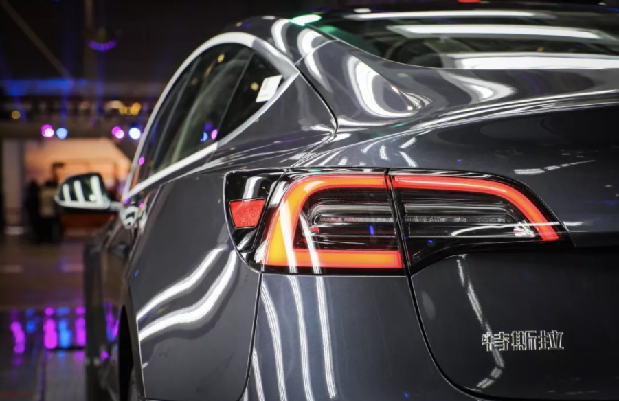 中國制造Model 3首批車輛正式交付 首批15輛均為內(nèi)部員工 中國制造Model 3首批車輛正式交付 首批15輛均為內(nèi)部員工