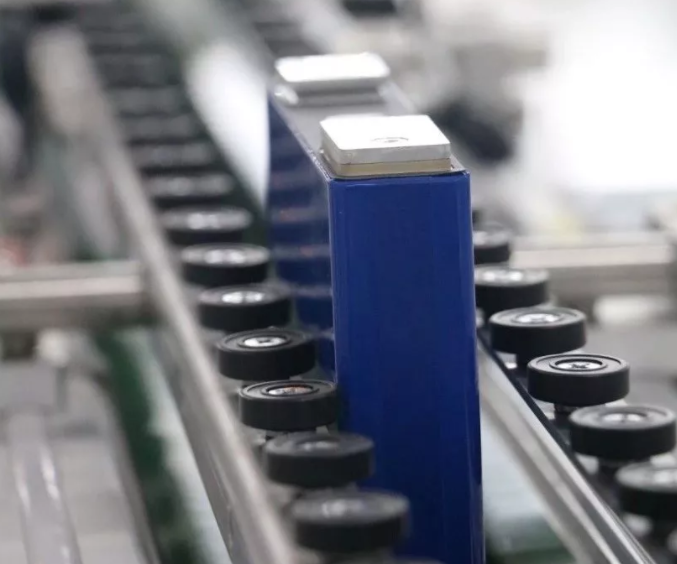 蜂巢能源首批疊片電池成功向客戶交付 穩(wěn)步向量產(chǎn)邁進(jìn)
