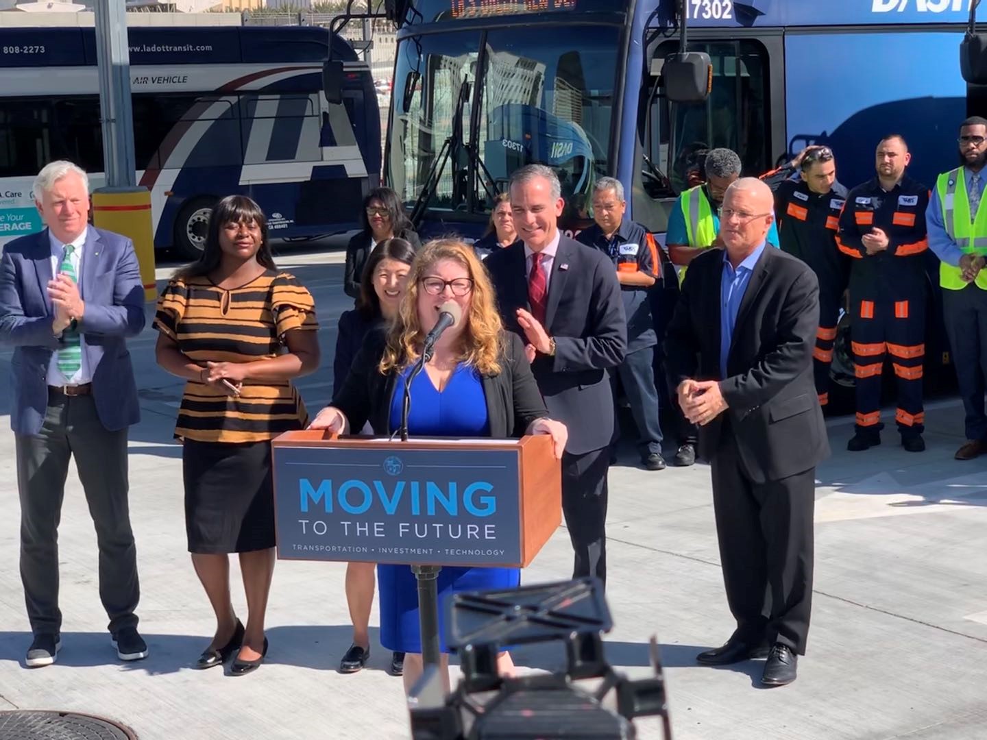 洛杉磯交通運(yùn)輸局總經(jīng)理雷諾茲表示期待比亞迪大巴盡快投入運(yùn)營 洛杉磯交通運(yùn)輸局總經(jīng)理雷諾茲表示期待比亞迪大巴盡快投入運(yùn)營