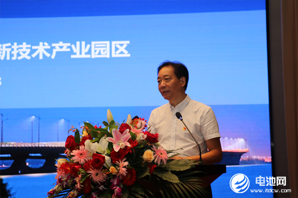 中共長(zhǎng)興縣人大常委會(huì)一級(jí)調(diào)研員、長(zhǎng)興新能源裝備高新技術(shù)產(chǎn)業(yè)園區(qū)黨工委書(shū)記王慶忠 中共長(zhǎng)興縣人大常委會(huì)一級(jí)調(diào)研員、長(zhǎng)興新能源裝備高新技術(shù)產(chǎn)業(yè)園區(qū)黨工委書(shū)記王慶忠