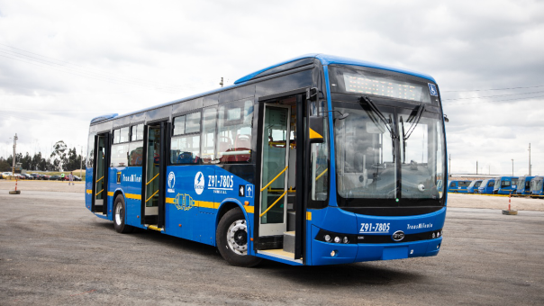 比亞迪電動巴士充電時長約1.5~2.5小時,單次充電續航超過300公里 比亞迪電動巴士充電時長約1.5~2.5小時,單次充電續航超過300公里