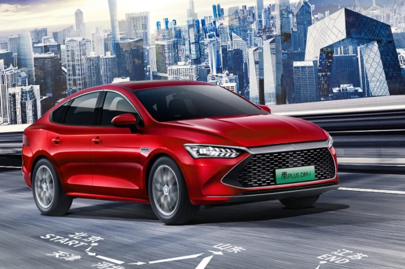 圖注:比亞迪秦PLUS DM-i正成為A級(jí)燃油車的顛覆者 圖注:比亞迪秦PLUS DM-i正成為A級(jí)燃油車的顛覆者