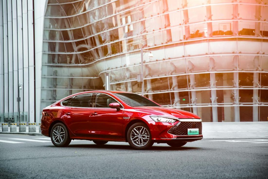 新能源車企銷量大增卻業績普虧，“打工人”如何自救？