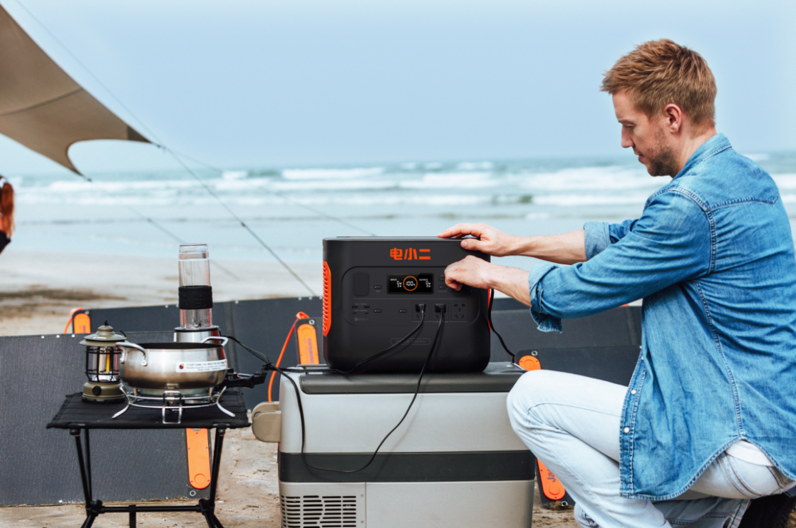 太陽能快充最快2.5小時(shí)充滿 電小二光充戶外電源2000Pro發(fā)布