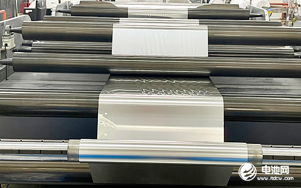 動力電池鋁箔產(chǎn)銷量同比大增 鼎勝新材2022年凈利同比預(yù)增逾兩倍
