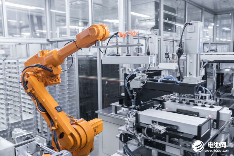 我國(guó)現(xiàn)存工業(yè)機(jī)器人相關(guān)企業(yè)15.59萬(wàn)家 今年上半年新增2.64萬(wàn)家