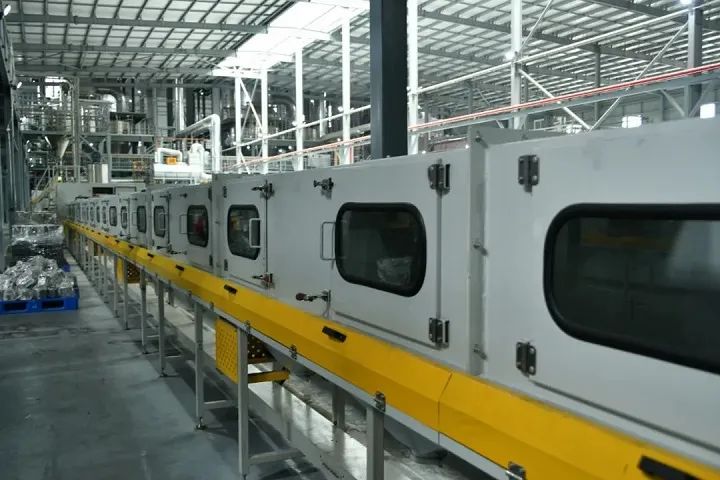 貴州安達科技能源股份有限公司磷酸鐵鋰生產車間。開陽縣融媒體中心