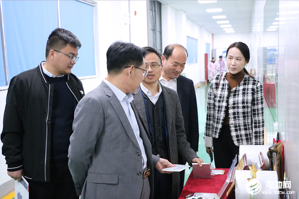 中國(guó)電池新能源產(chǎn)業(yè)鏈調(diào)研團(tuán)一行參觀考察鋰盾材料 中國(guó)電池新能源產(chǎn)業(yè)鏈調(diào)研團(tuán)一行參觀考察鋰盾材料